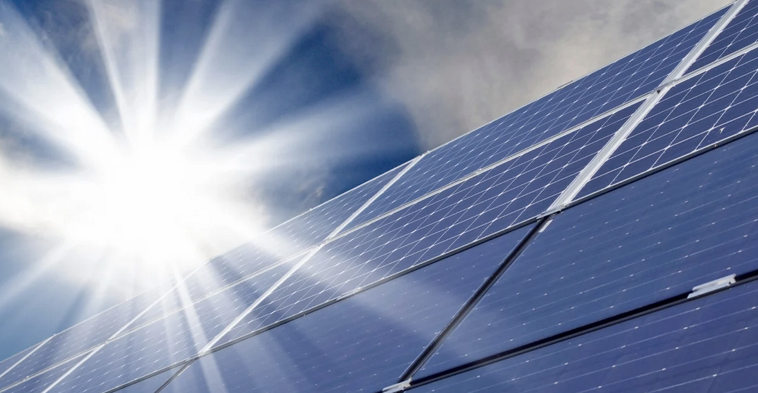 Zonnepanelen op parkeerterrein Efteling sinds vorige maand in gebruik